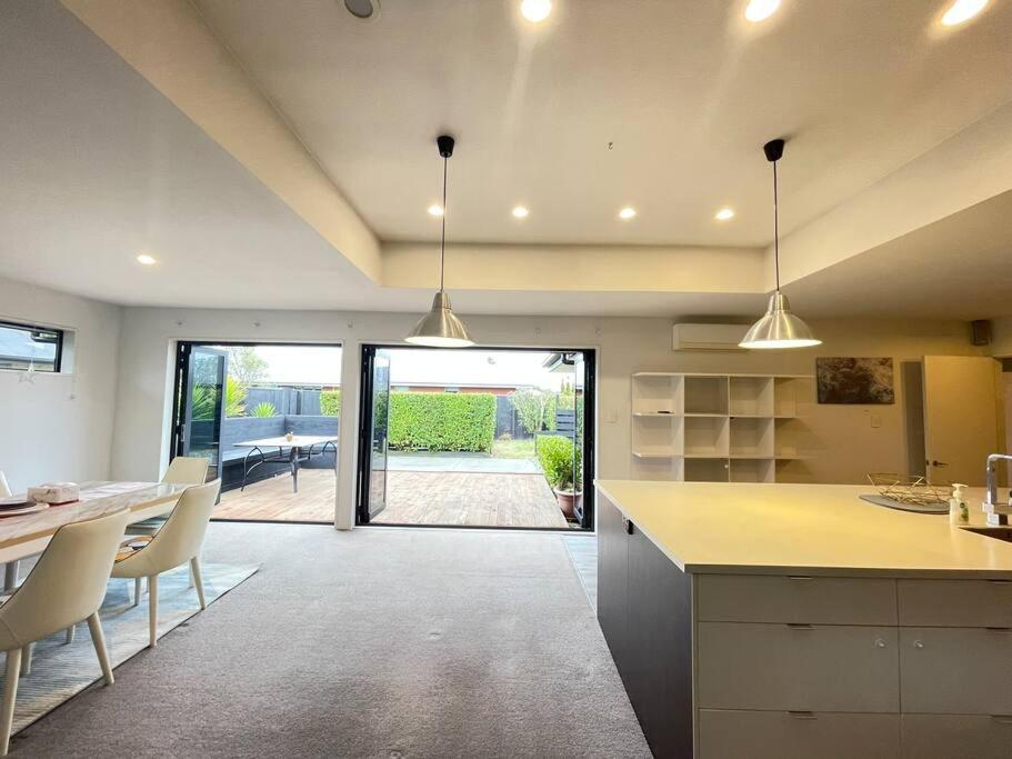 Spacious 4 Bed Family Home Christchurch Exteriér fotografie