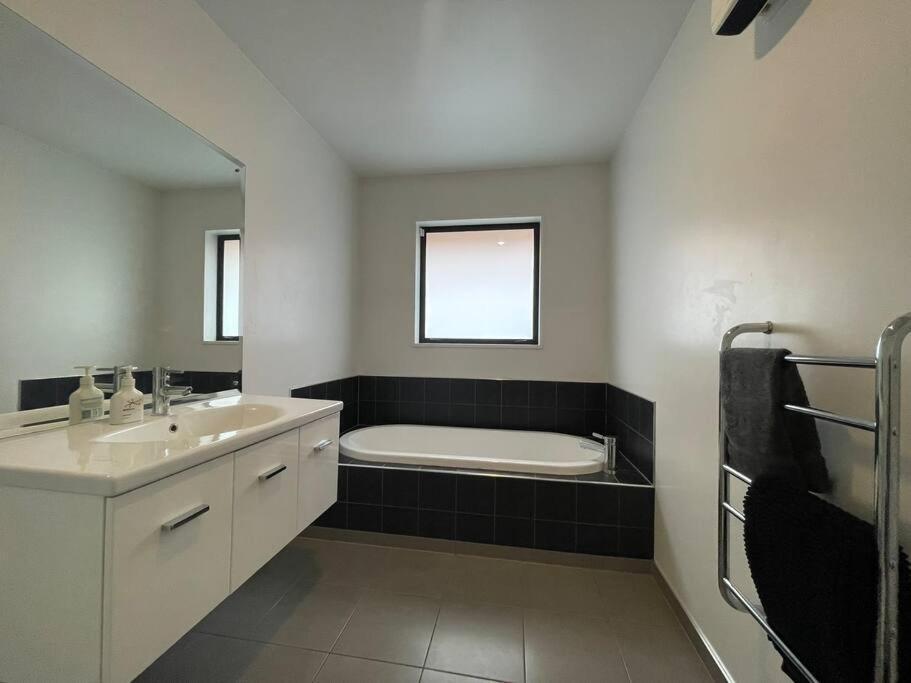 Spacious 4 Bed Family Home Christchurch Exteriér fotografie