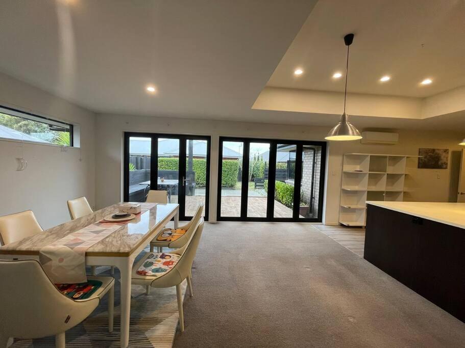 Spacious 4 Bed Family Home Christchurch Exteriér fotografie