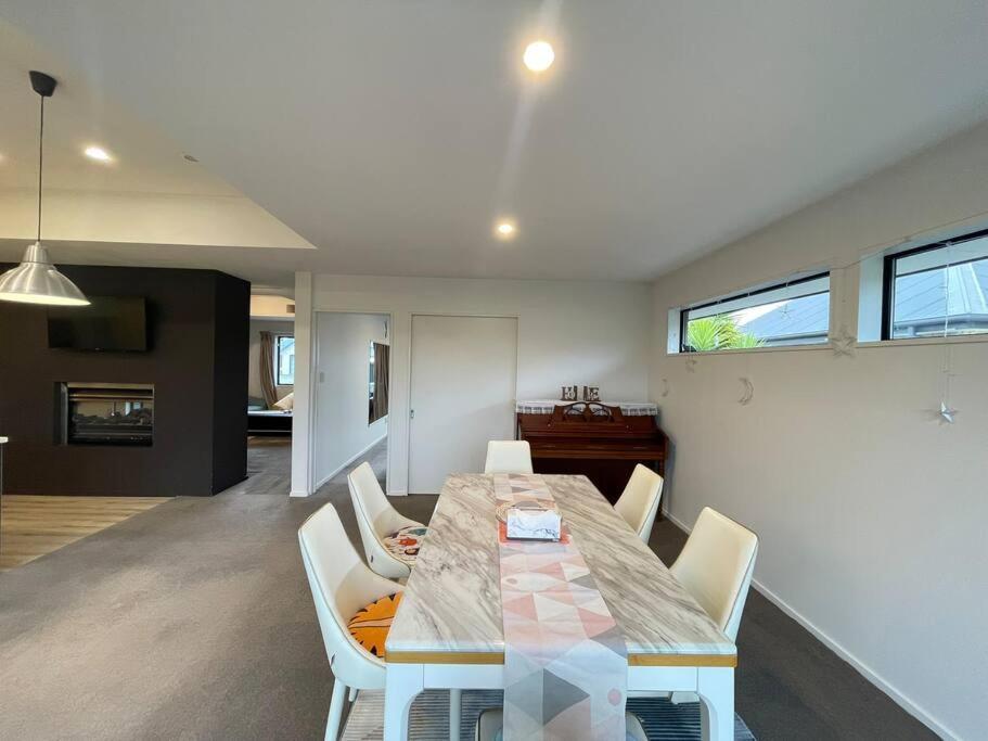 Spacious 4 Bed Family Home Christchurch Exteriér fotografie
